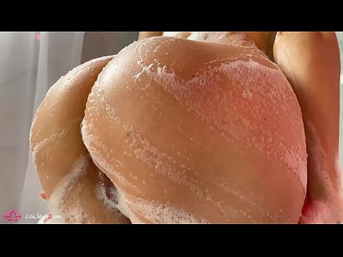 ❤️ Brunette masturboi pillua vibraattorilla intensiiviseen orgasmiin suihkussa ❤ Super seksi at us