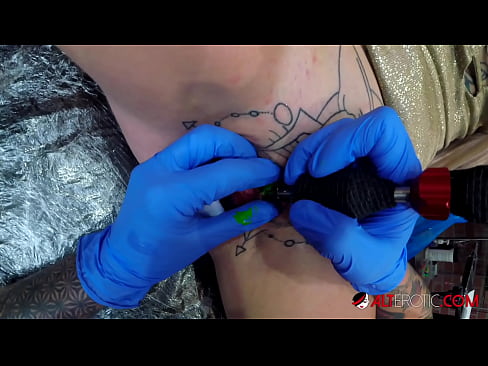 ❤️ Äärimmäisen tatuoitu hottie Sully Savage sai tatuoinnin klitorikseen ❤ Super seksi at us